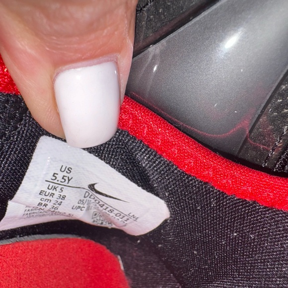 Nike LeBron 19 bred (GS) - Picture 6 of 8